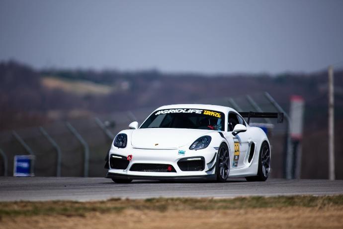 Verus side splitter on car - Porsche 981 GT4