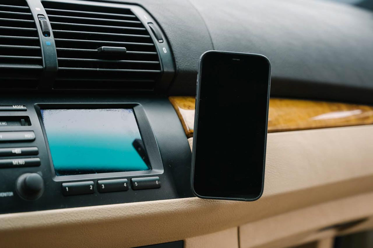 Rennline BMW X5 E53 ExactFit Magnetic Phone Mount - SKU# PM01.64