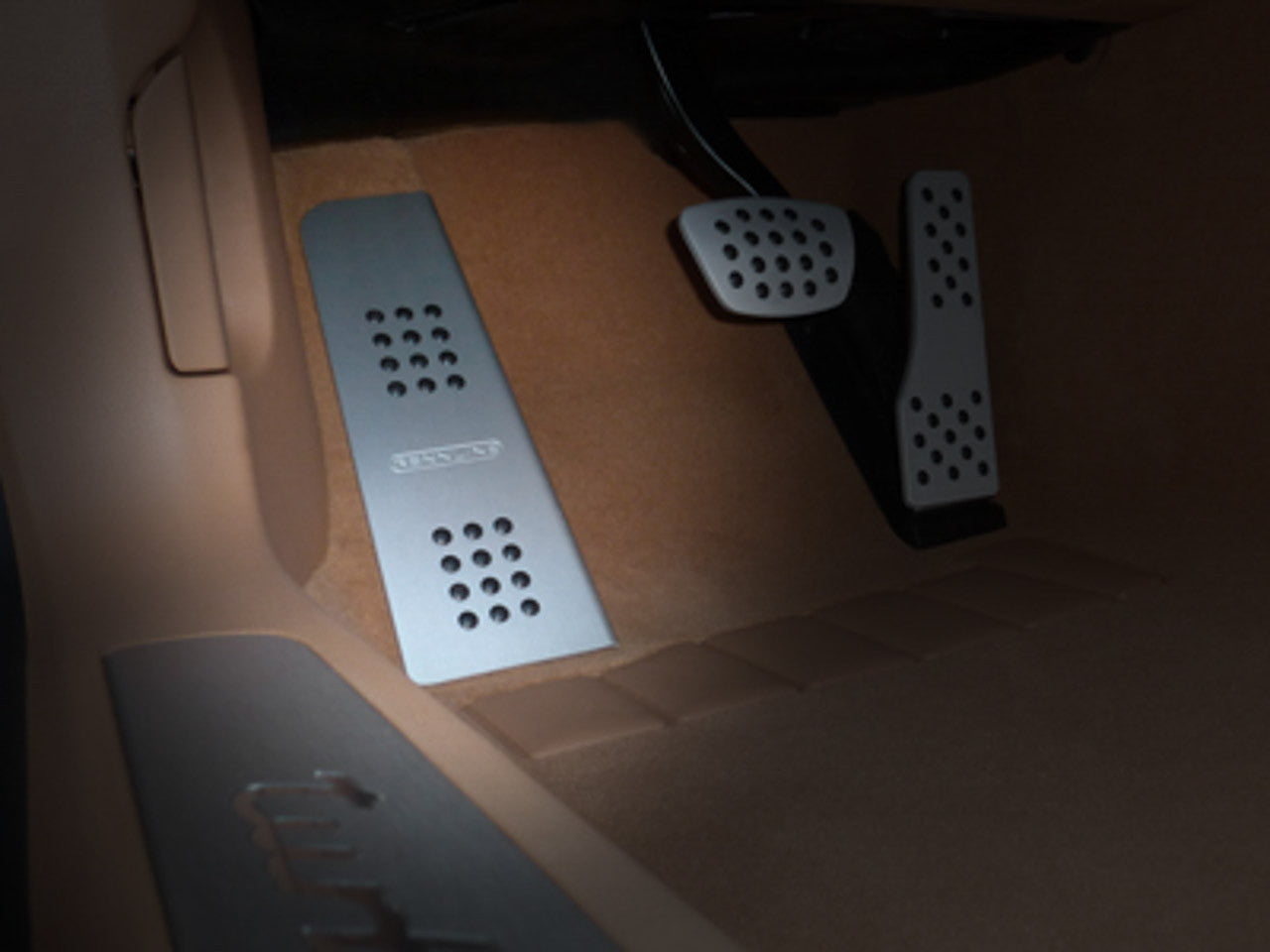 Rennline Aluminum Dead pedal - Rubber grip - Decal - SKU# P102D