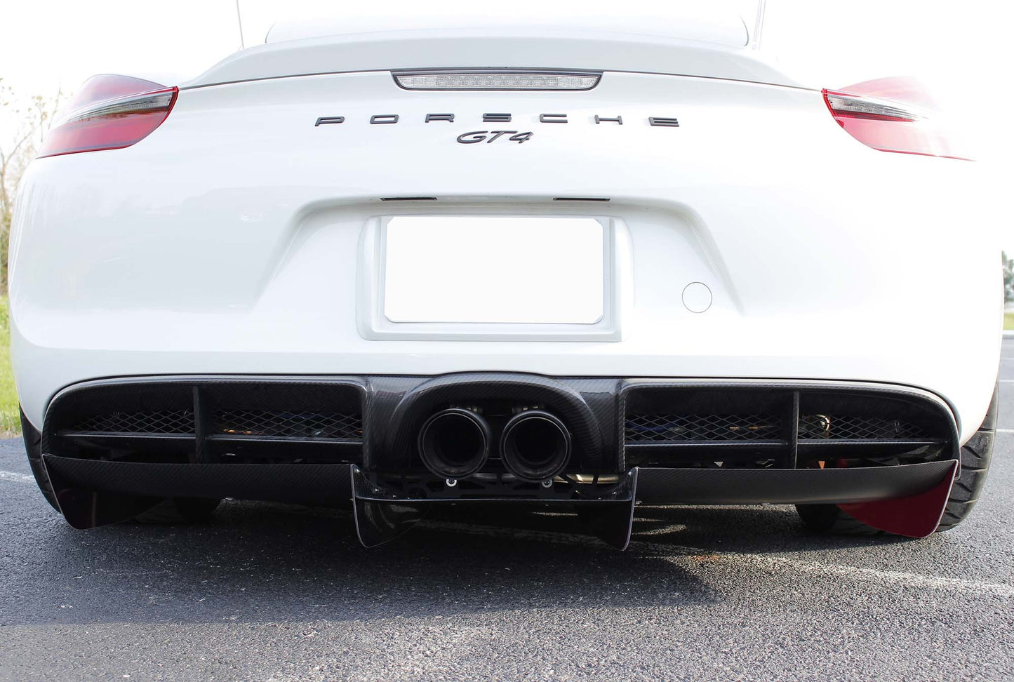 Verus rear diffuser angle view - Porsche 981 GT4