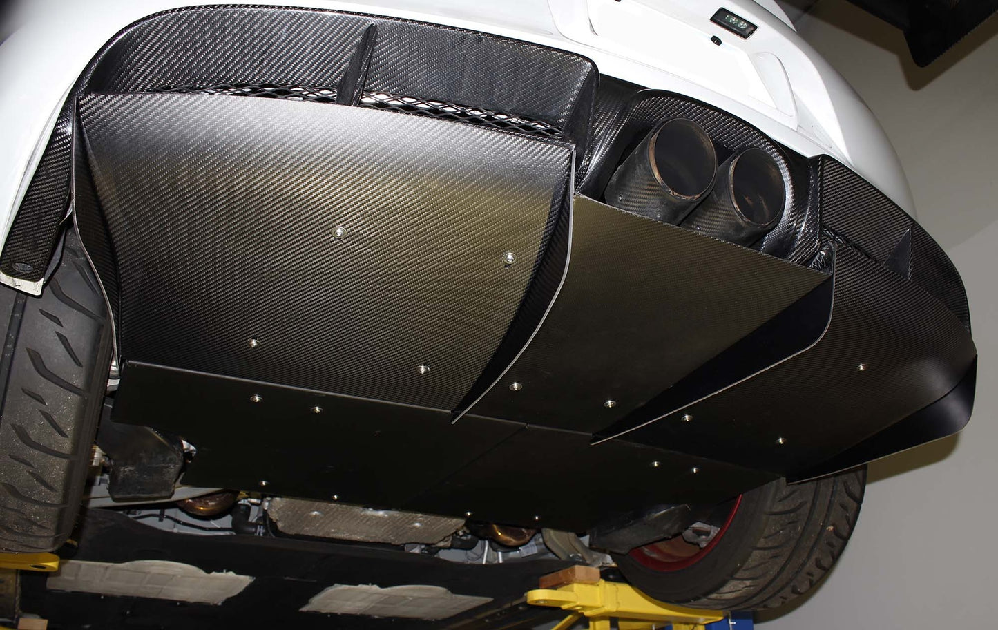 Verus rear diffuser hardware - Porsche 981 GT4