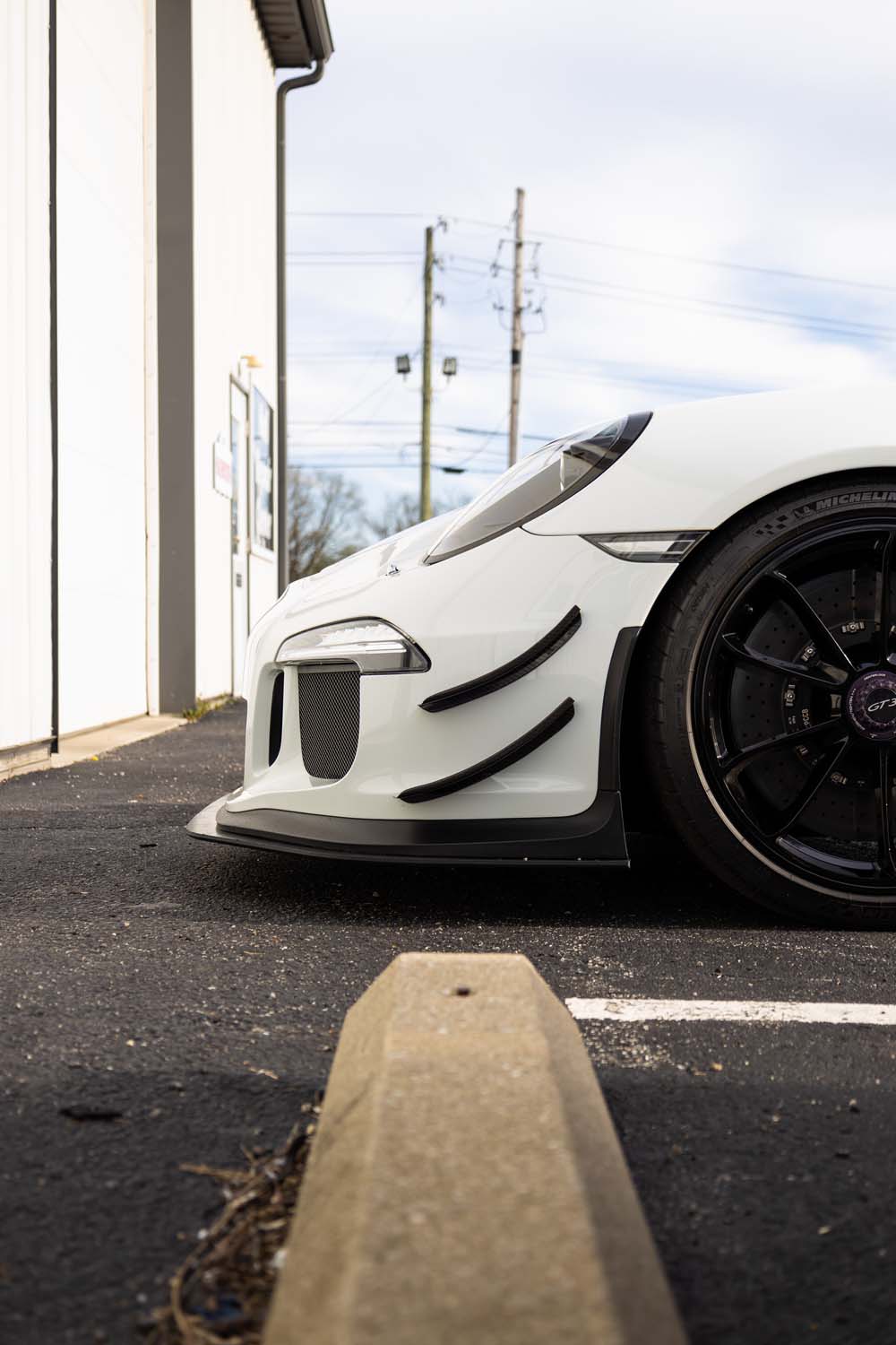 Verus front splitter angle view - Porsche 991.1 GT3