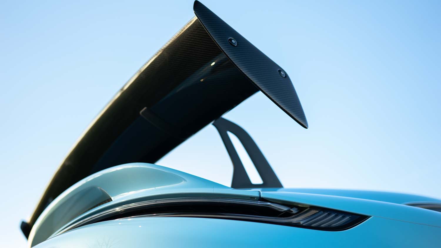 Verus Engineering UCW Rear Wing Kit - Porsche 992 GT3 detail