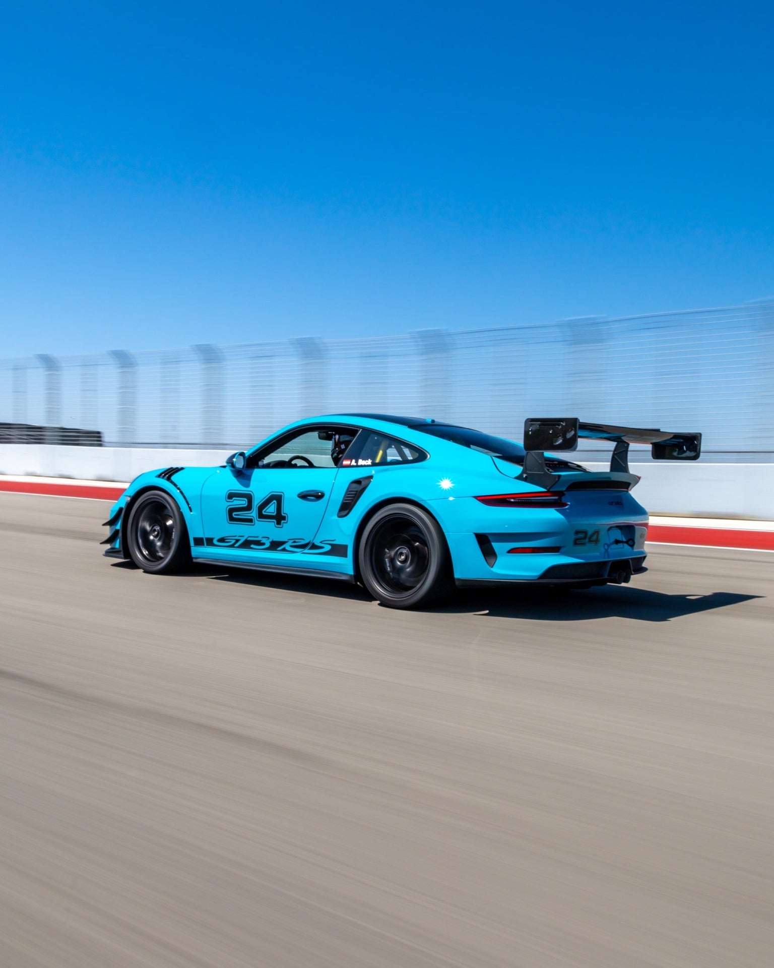 Verus V1X wing mounting detail - Porsche 991 GT2 RS