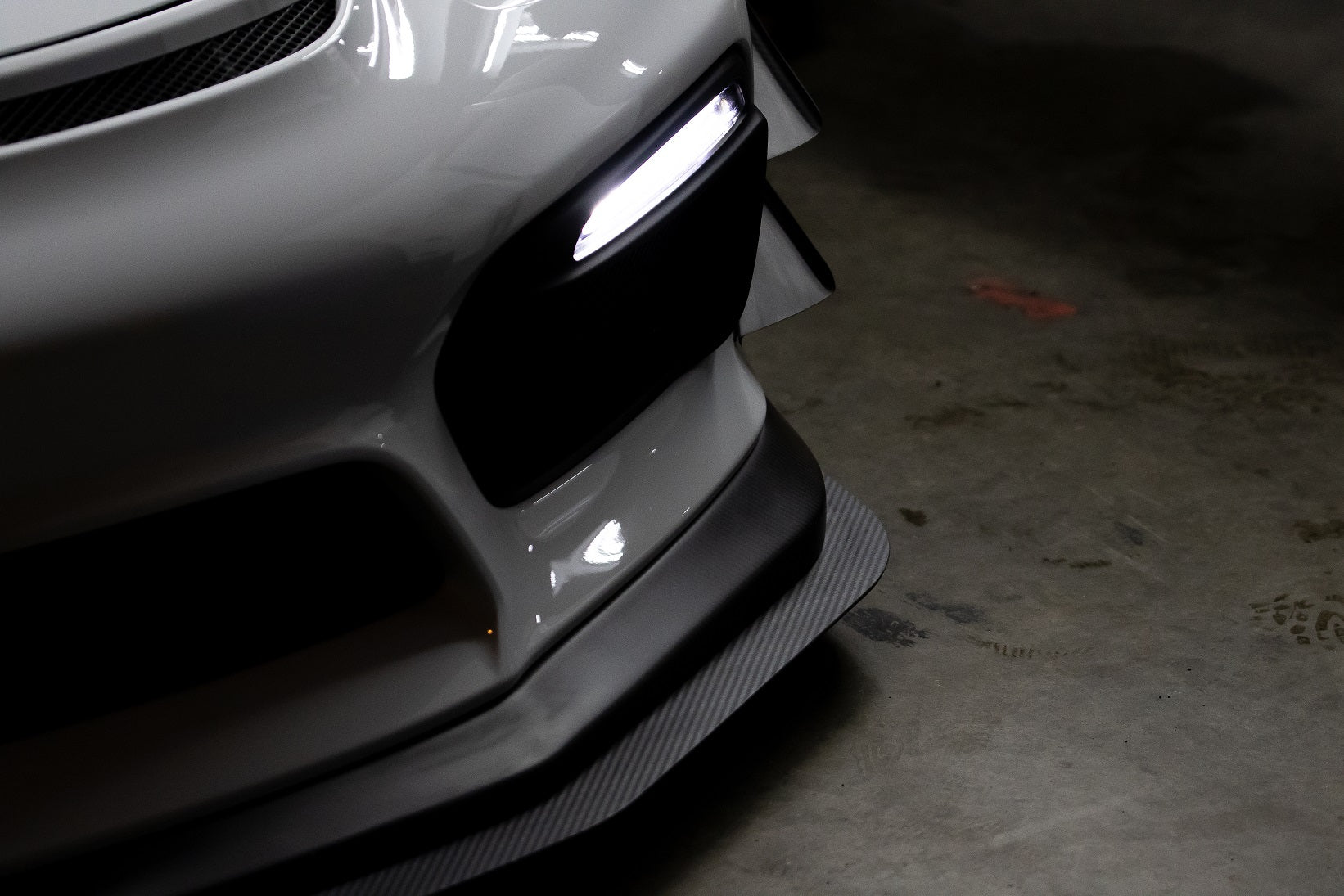 Verus front splitter brackets - Porsche 981 GT4