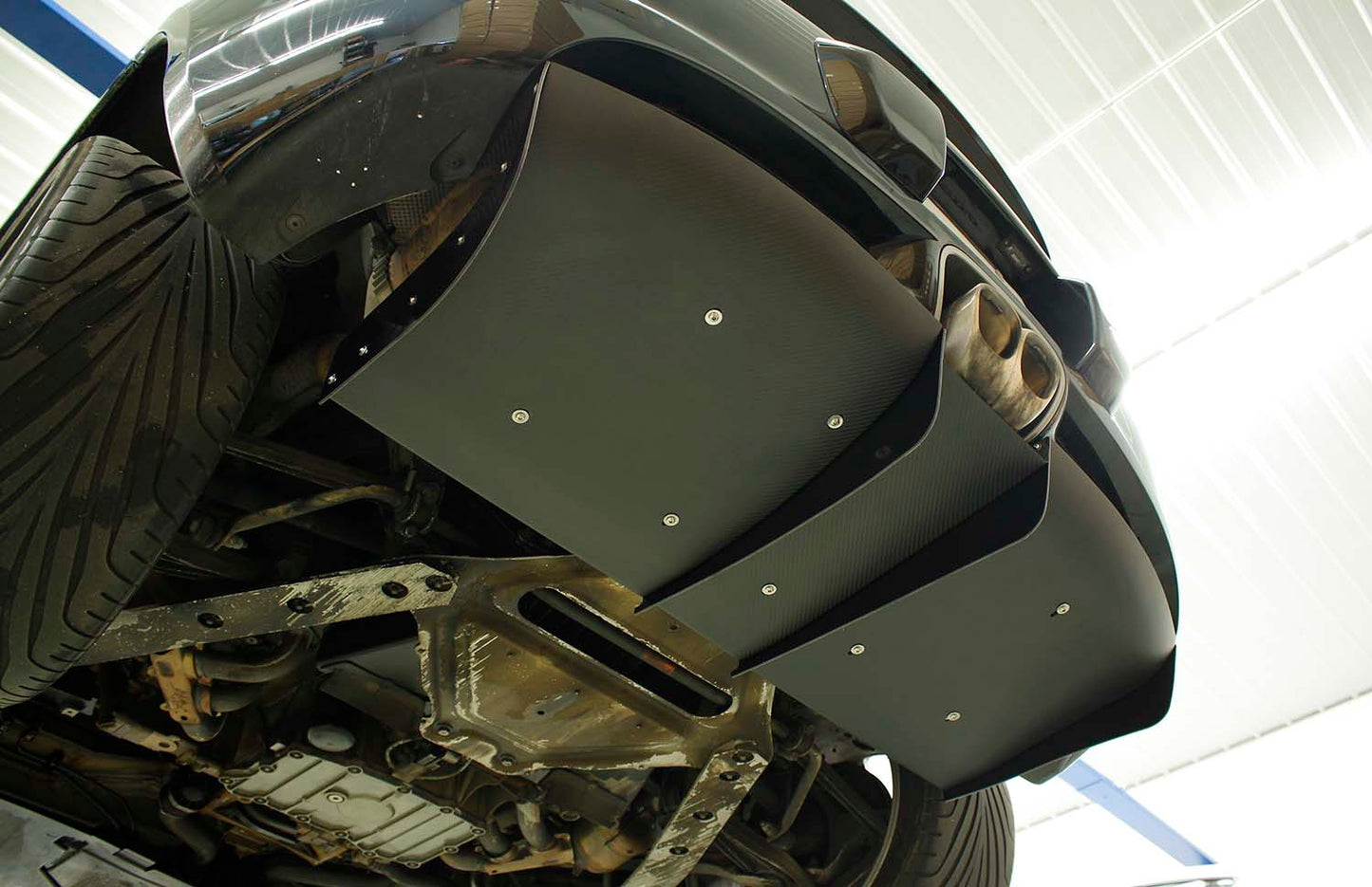 Verus Engineering rear diffuser - Porsche 987 Cayman strakes