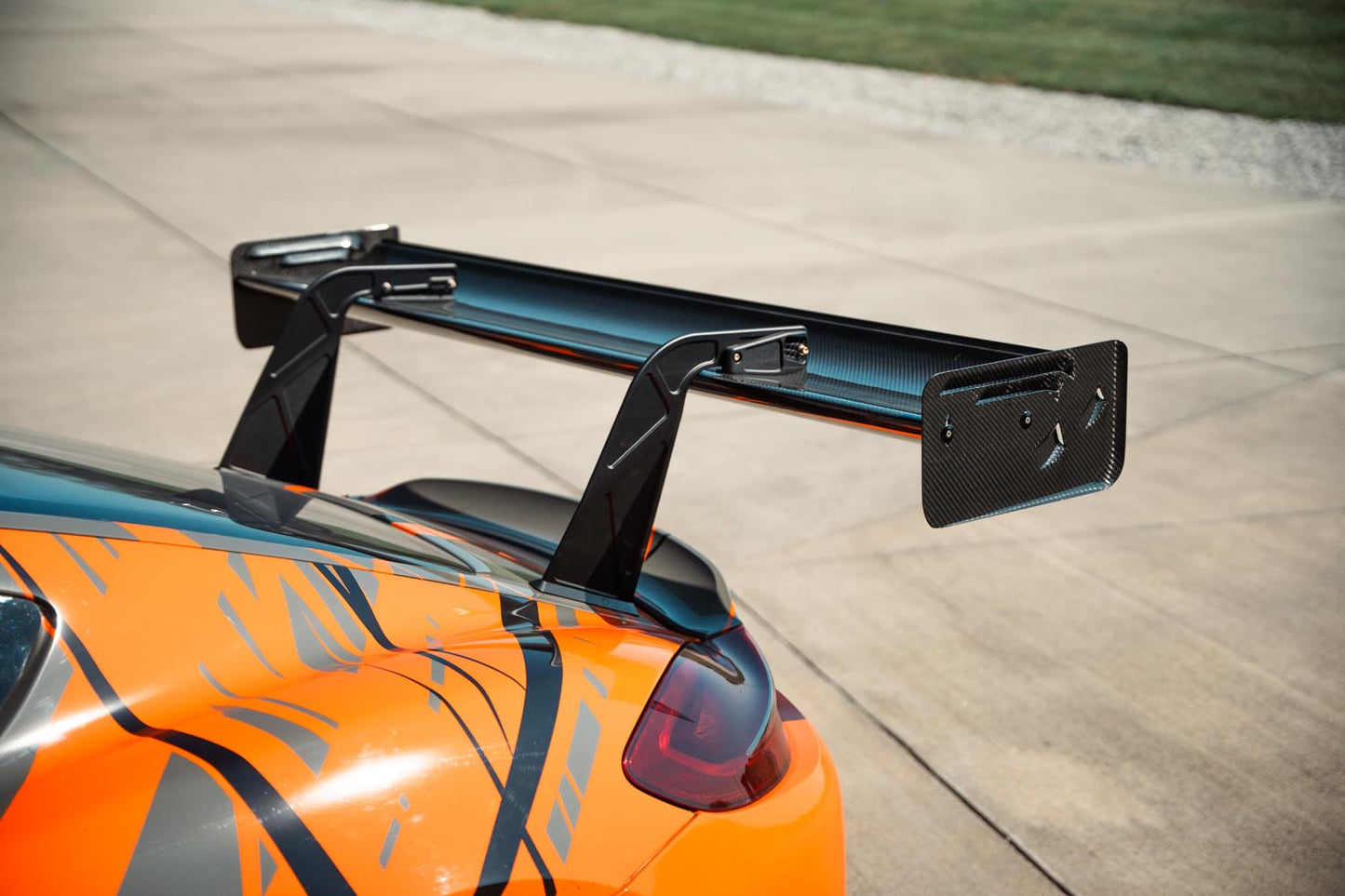Verus V1X rear wing uprights - Porsche 981 718 GT4