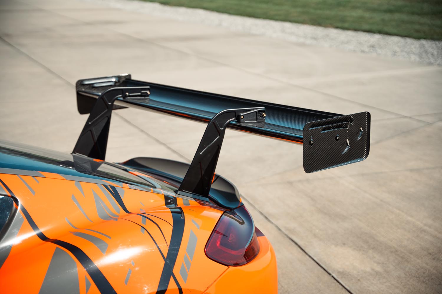 Verus V1X rear wing uprights - Porsche 981 718 GT4